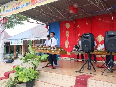 PENAMPILAN SENI DARI ANGGOTA OSIS SMPN 6